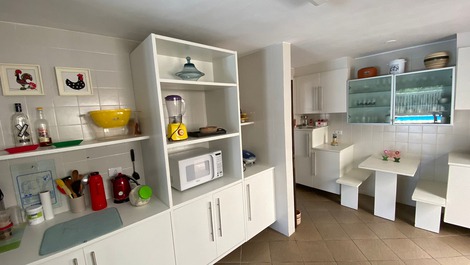 Ground floor house with swimming pool, 5 bedrooms, 50 meters from the sea