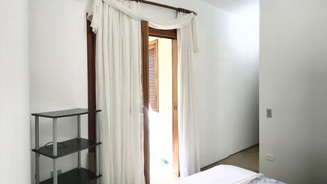 See this beautiful space 8 minutes from Capivari