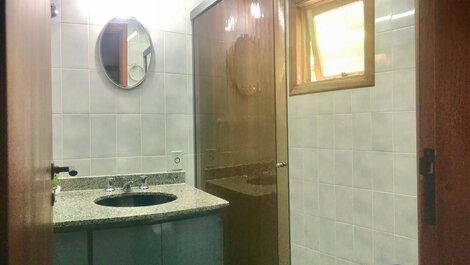 See this beautiful space 8 minutes from Capivari