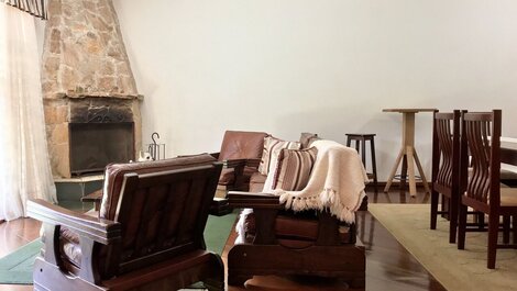 See this beautiful space 8 minutes from Capivari