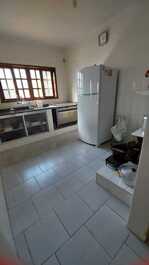 Chácara à beira do Rio Jaguari em meio a montanhas e reserva florestal