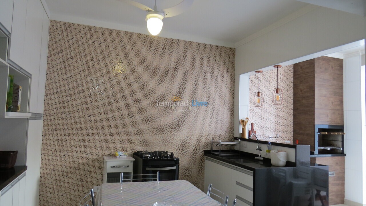 Apartamento para aluguel de temporada em Ubatuba (Praia do Tenório)