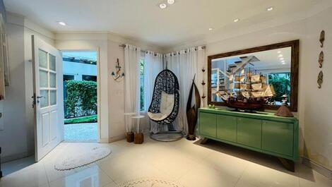 CASA MARAVILHOSA EM JUQUEHY - COND.FECHADO - SERVIÇO DE PRAIA