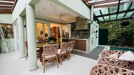 CASA MARAVILHOSA EM JUQUEHY - COND.FECHADO - SERVIÇO DE PRAIA