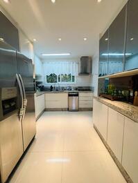 CASA MARAVILHOSA EM JUQUEHY - COND.FECHADO - SERVIÇO DE PRAIA