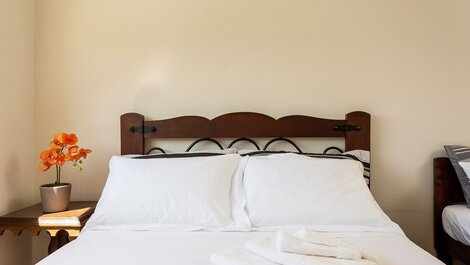 Incredible View on Capivari with 4 Bedrooms and Fireplace