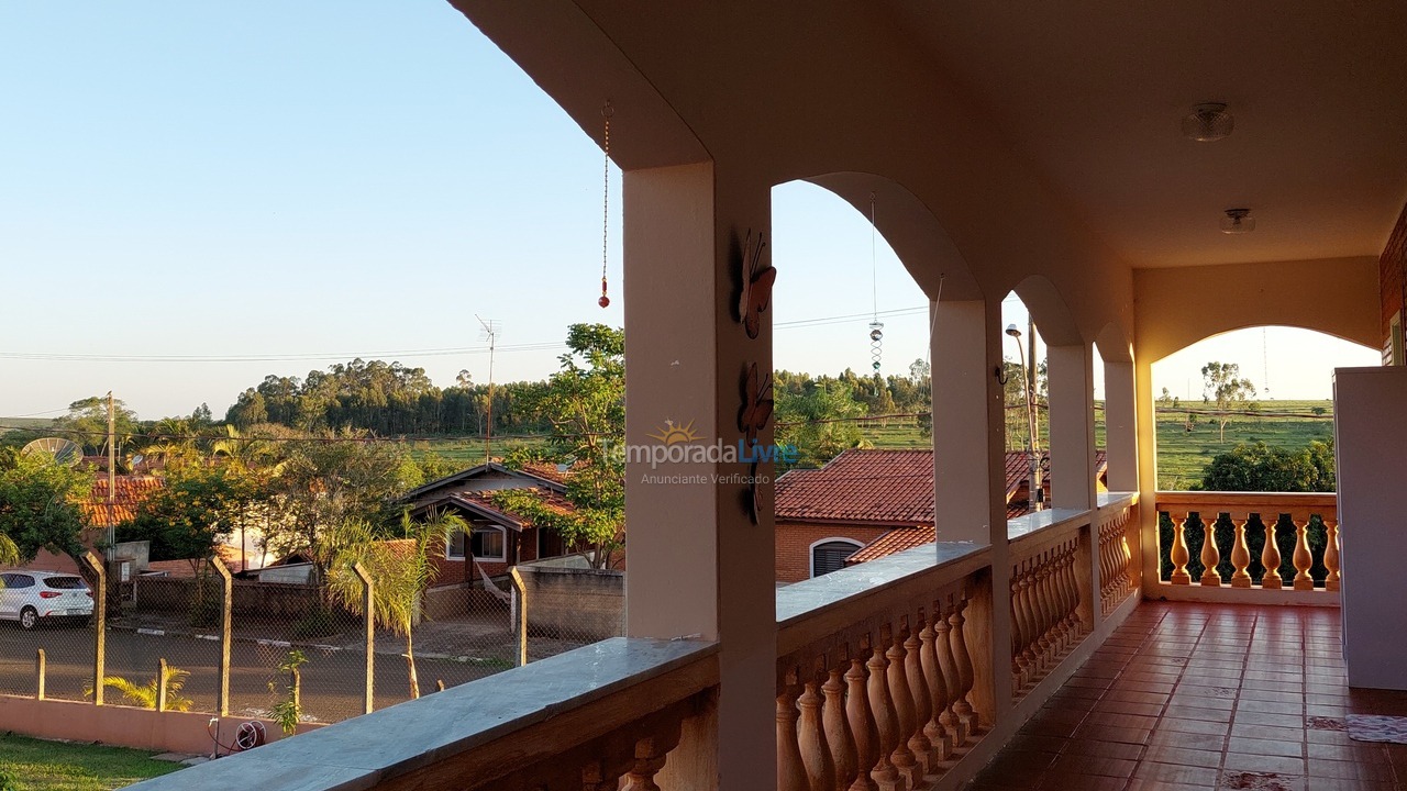 Granja para alquiler de vacaciones em águas de São Pedro (Porangaba)