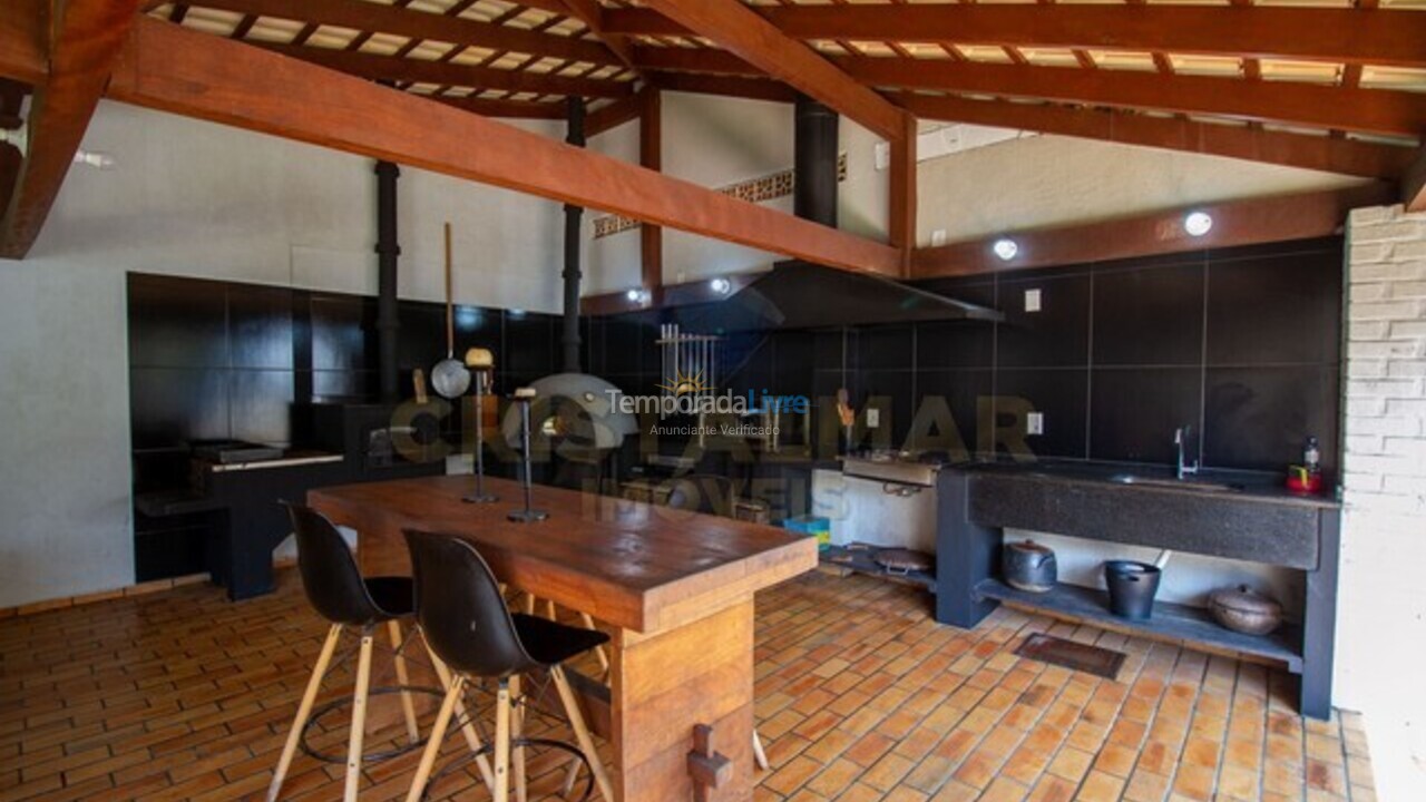 Casa para aluguel de temporada em Bombinhas (Praia de Bombinhas)