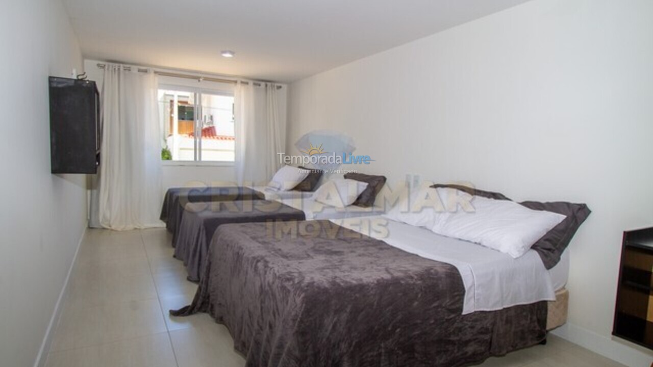 Casa para aluguel de temporada em Bombinhas (Praia de Bombinhas)
