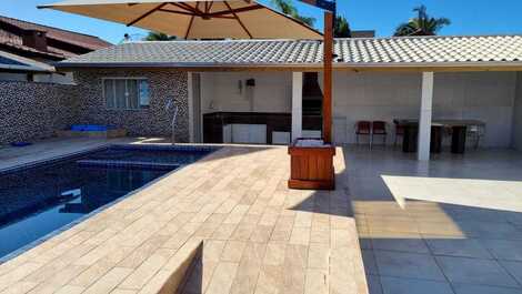 CASA MARFIM * 3 QUARTOS * PISCINA * 650 mts da Praia de Mariscal.