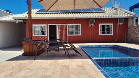 CASA MARFIM * 3 QUARTOS * PISCINA * 650 mts da Praia de Mariscal.