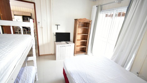 CASA MARFIM * 3 QUARTOS * PISCINA * 650 mts da Praia de Mariscal.