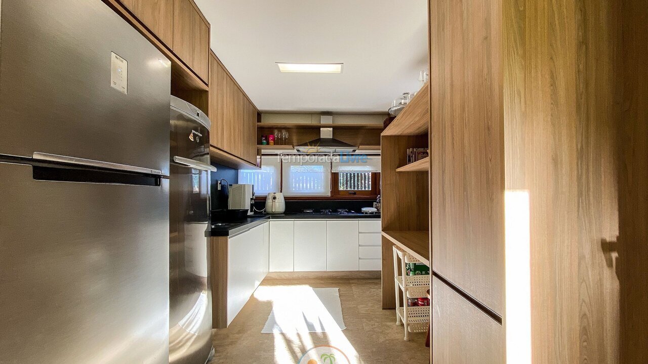 Casa para aluguel de temporada em Mata de São João (Praia do Forte)