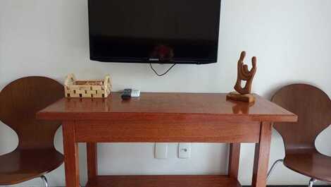 Mesa de trabalho / televisao