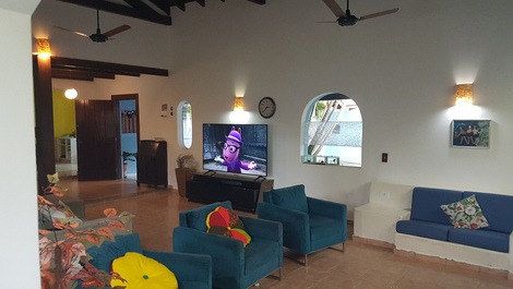 Large house on the beach of Barequecaba with 530m of living space at 150m from the beach
