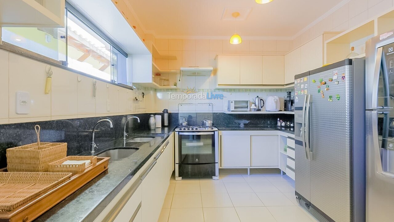 Casa para aluguel de temporada em Camaçari (Praia de Guarajuba)