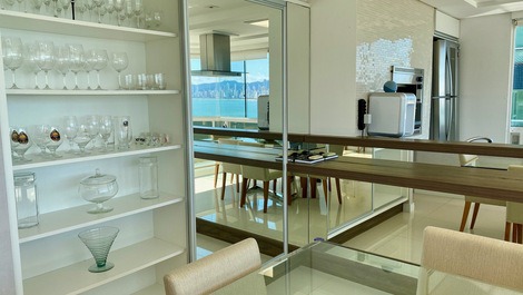 ¡FRENTE AL MAR! BALCÓN CON BARBACOA; 3 SUITES; 4 BAÑOS; 2 PUNTOS; AIRE;