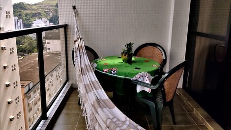 Sacada com vista para a cidade / montanha