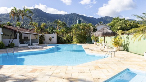 Charmosa casa em MARESIAS, condominio, lazer total, perto da praia.