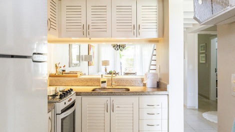 Charmosa casa em MARESIAS, condominio, lazer total, perto da praia.