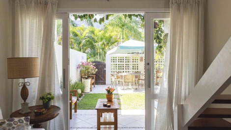 Charmosa casa em MARESIAS, condominio, lazer total, perto da praia.