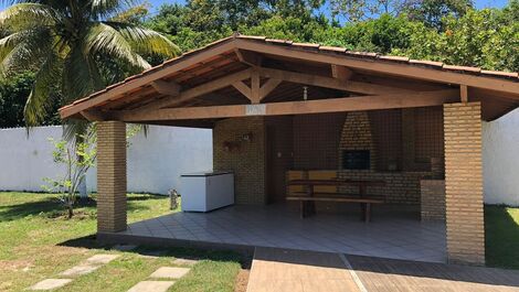 Spacious Seasonal Home with Swimming Pool, Barbecue and Lots of Green Area