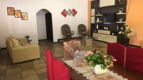 Spacious Seasonal Home with Swimming Pool, Barbecue and Lots of Green Area