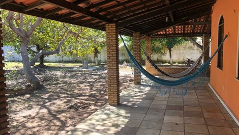 Spacious Seasonal Home with Swimming Pool, Barbecue and Lots of Green Area