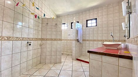 Apartamento espaçoso e completo próximo a praia