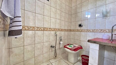 Apartamento espaçoso e completo próximo a praia