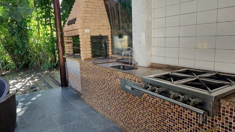 CASA TEMPORADA PRAIA GUARATUBA/BERTIOGA 80METRO DA AREIA