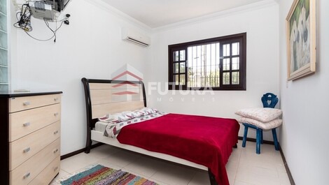 CASA EN ALQUILER POR TEMPORADA – MARISCAL – BOMBINHAS/SC (LC141F)