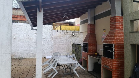 Apto Triplex en Itaguá a 300 mt. da Orla - 3 Dormitorios. (1 Suite) 2 espacios