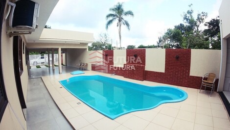 CASA C/ PISCINA ALUGUEL DE TEMPORADA - MARISCAL BOMBINHAS SC (LC002EF)