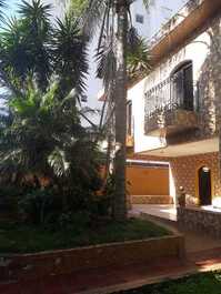 Mansión con piscinas