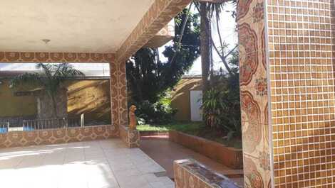 Mansión con piscinas