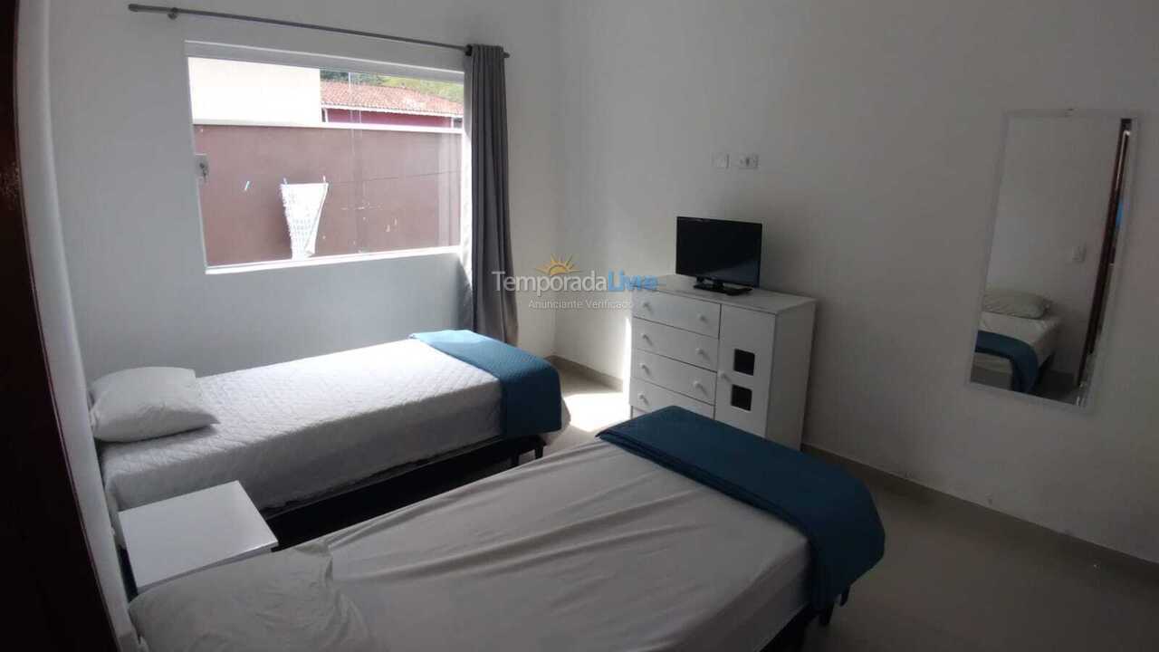 Casa para alquiler de vacaciones em Caraguatatuba (Massaguaçu)