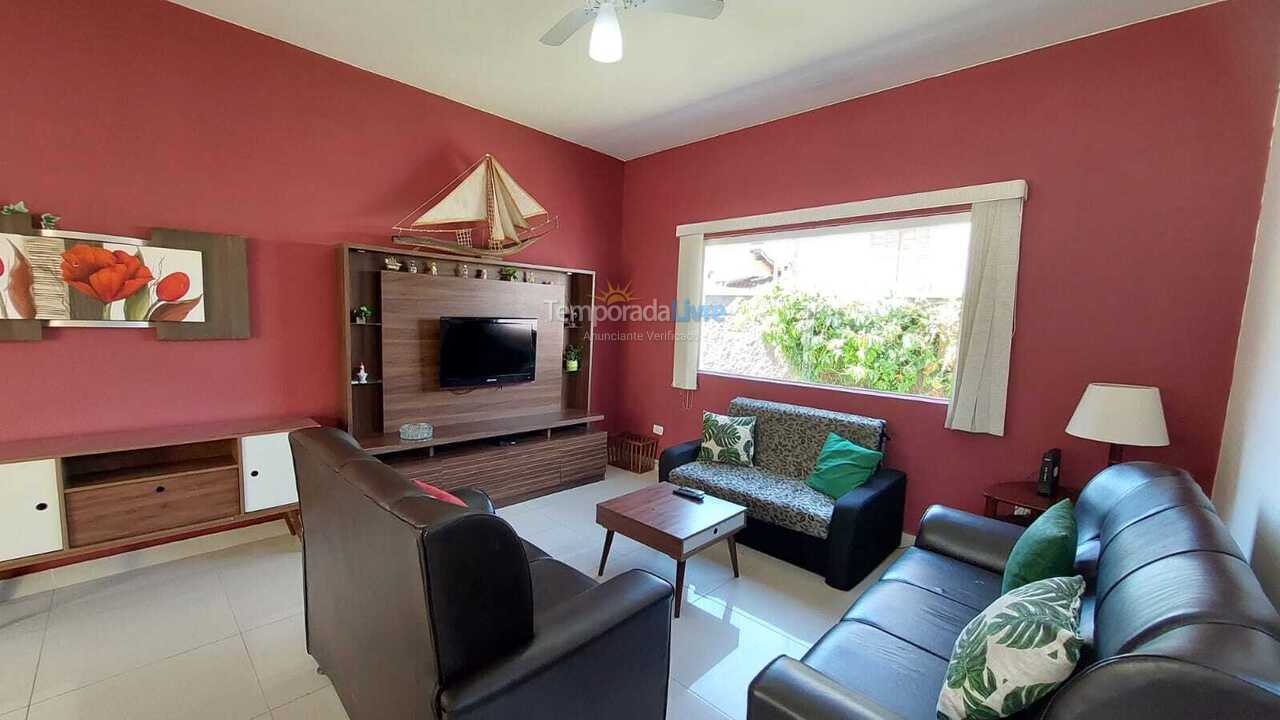 Casa para alquiler de vacaciones em Caraguatatuba (Massaguaçu)