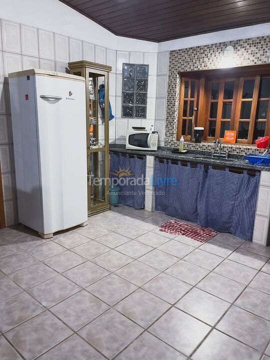 Casa para aluguel de temporada em São Sebastião (Praia de Boiçucanga)