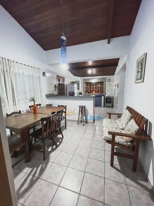 Casa para aluguel de temporada em São Sebastião (Praia de Boiçucanga)