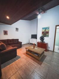 CASA CHARMOSA EM CONDOMÍNIO COM PISCINA WIFI E CHURRASQUEIRA 2/4