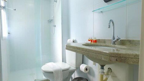 Edificio con salida a la costanera -