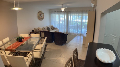 Apartment facing the beach