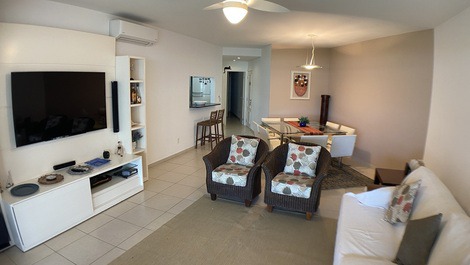 Apartment facing the beach