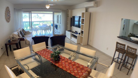 Apartment facing the beach