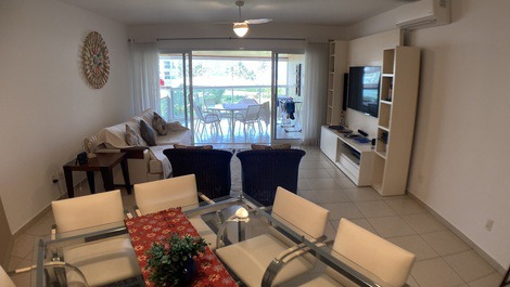 Apartment facing the beach