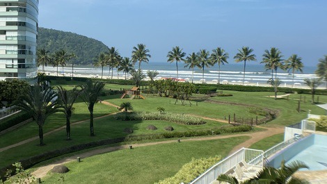 Apartment facing the beach