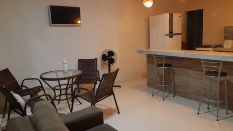 Sala conjugada c cozinha americana