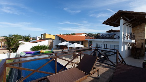 Piscina. visão de cima do lounge