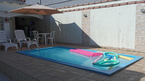 Excelente Casa com Piscina, Área Gourmet e Lareira Pertinho da Praia